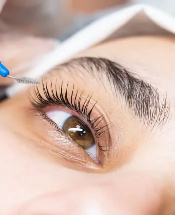 Lifting de pestañas lash lifting para realzar la mirada